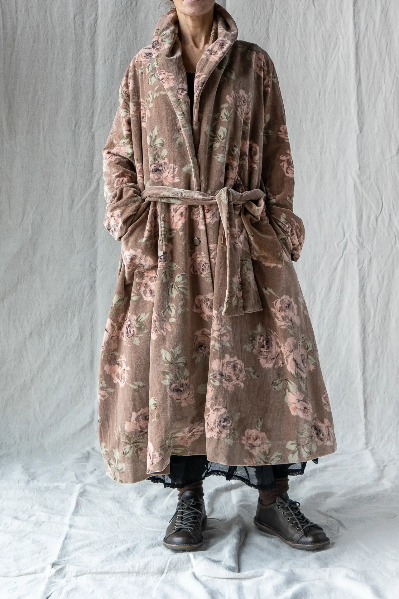 Manteau Cosmos – Velours ras fleurs rose