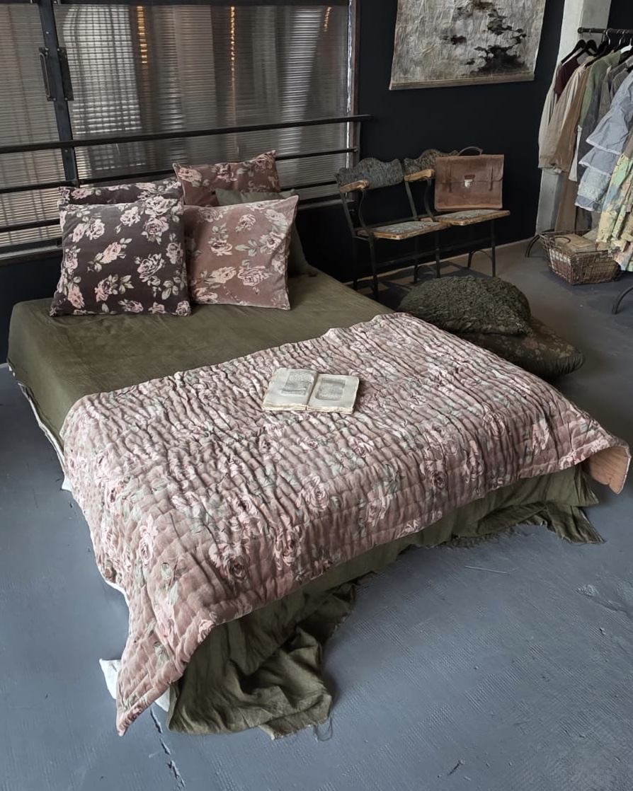 PLAID – VELOURS FLEURS ROSES