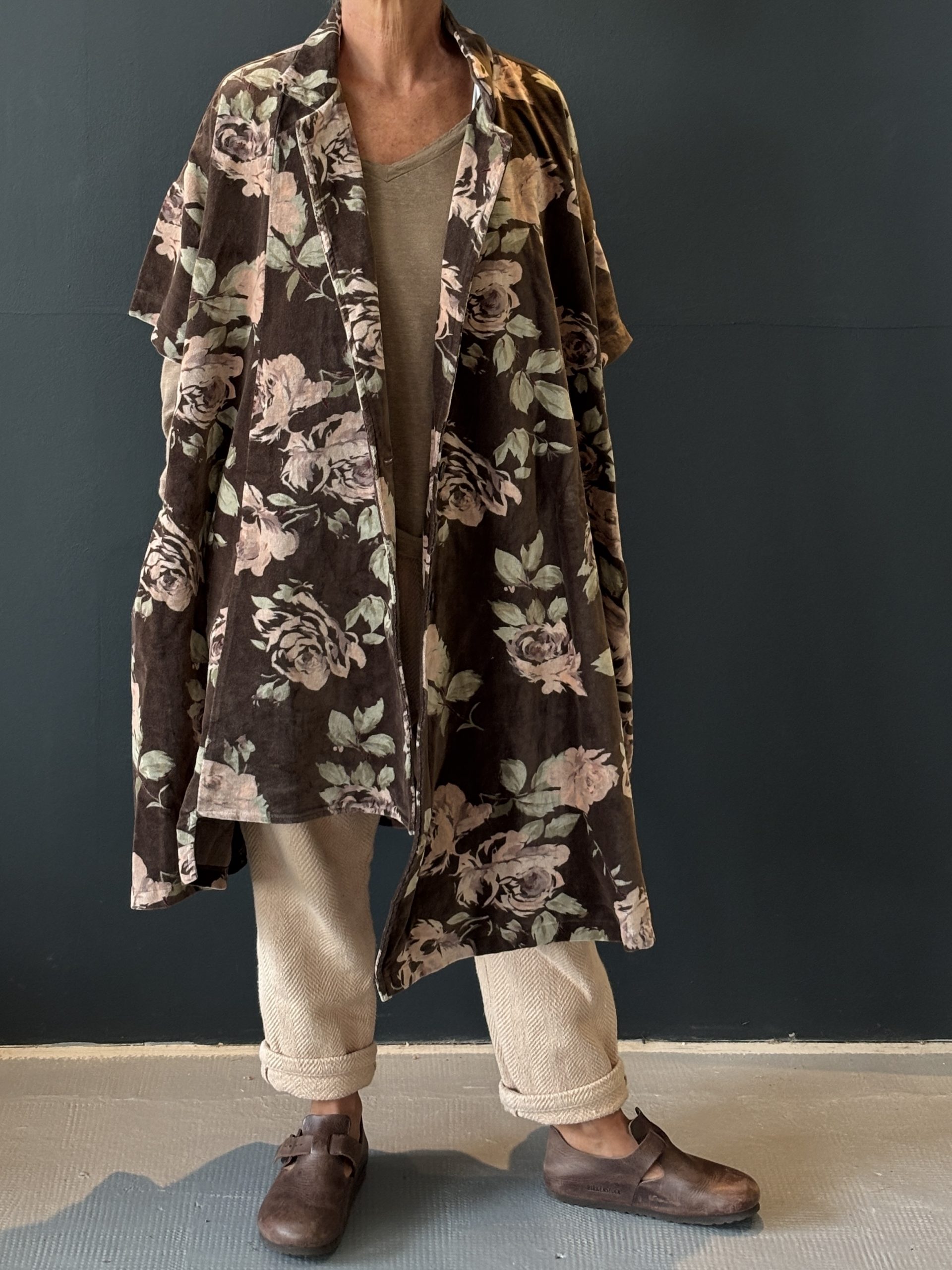 Manteau Mauve – velours ras- fleurs chocolat