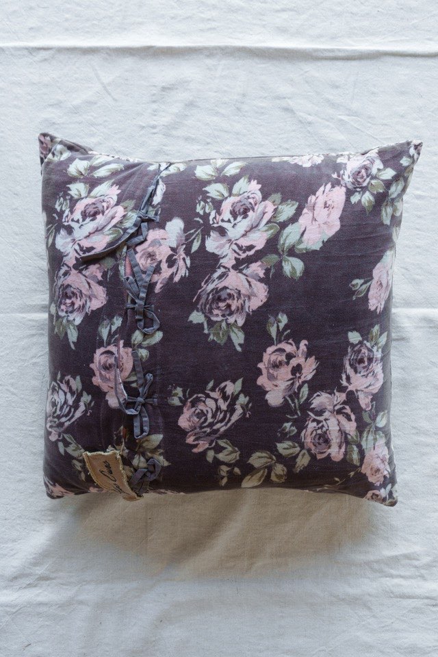 HOUSSE DE COUSSIN PUA -FLEURS CHOCOLAT – COLLECTION SOUS BOIS