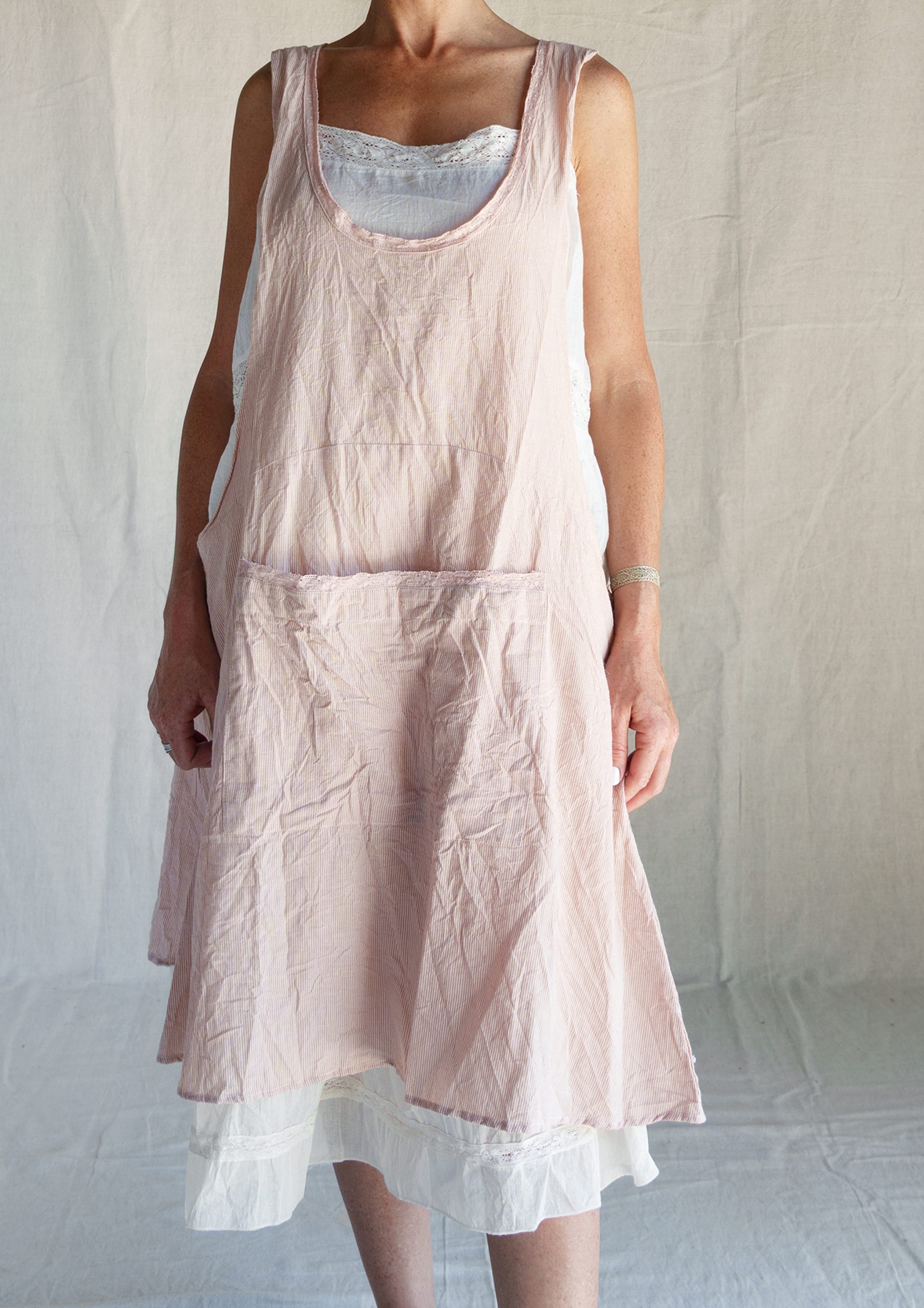 TABLIER -LIN RAYÉ ROSE